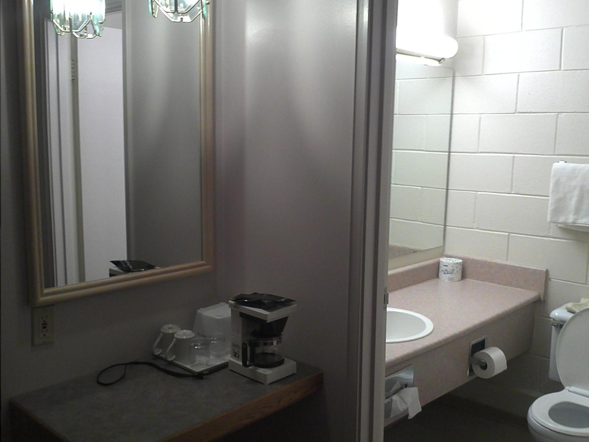 Empire Inn Brandon Bagian luar foto