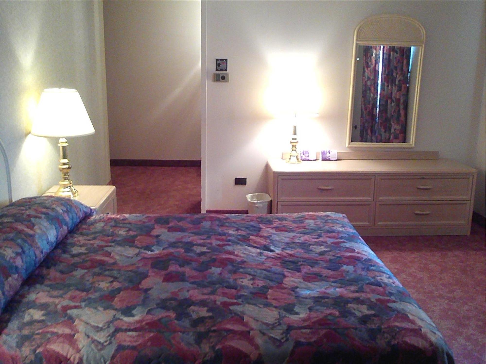 Empire Inn Brandon Bagian luar foto