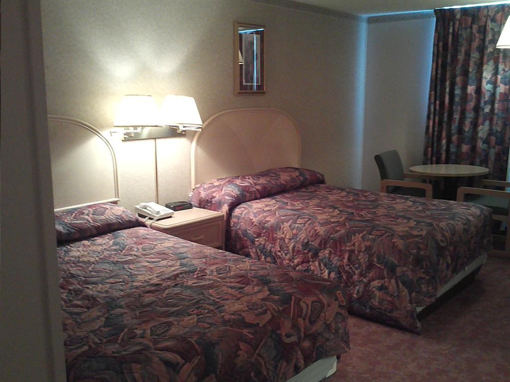 Empire Inn Brandon Bagian luar foto