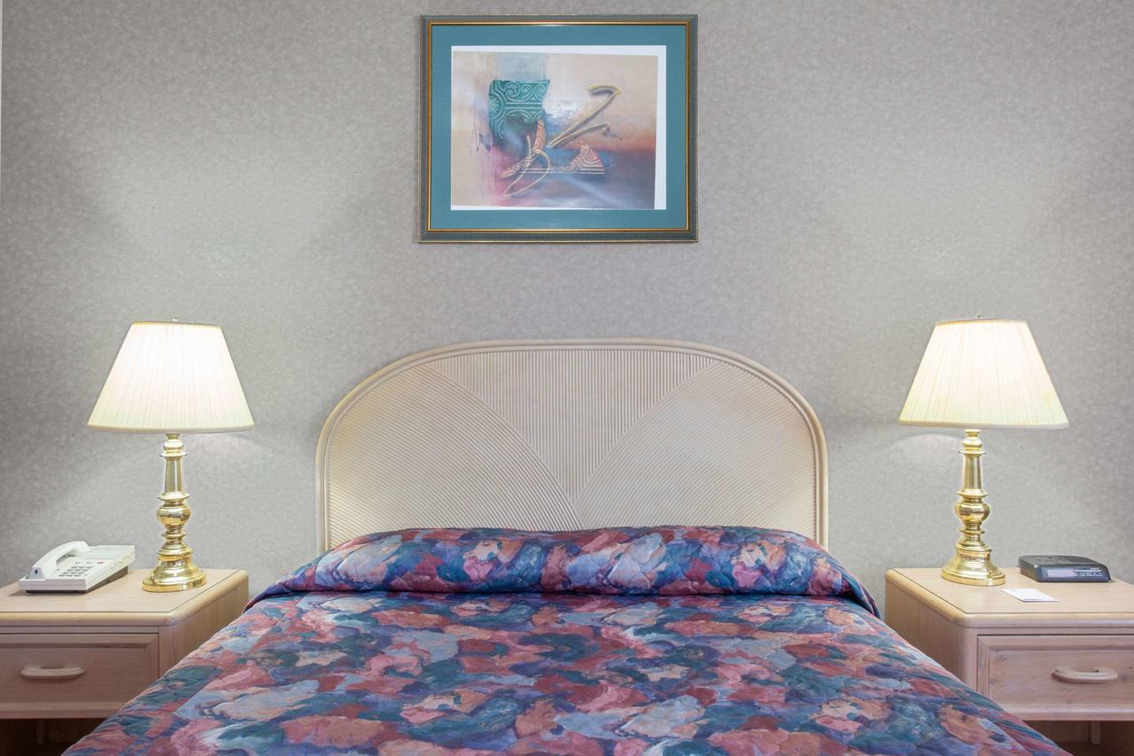 Empire Inn Brandon Bagian luar foto