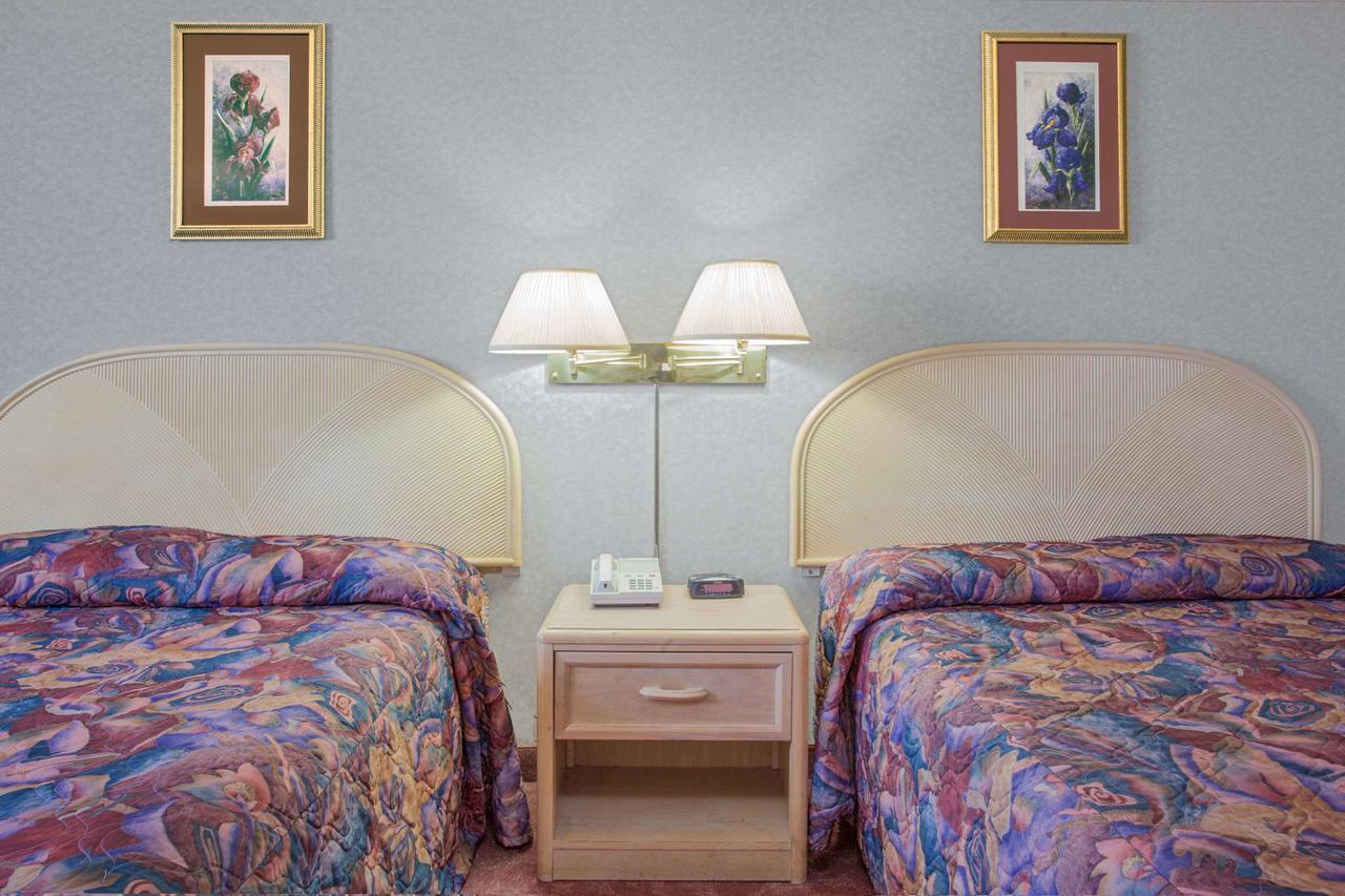 Empire Inn Brandon Bagian luar foto