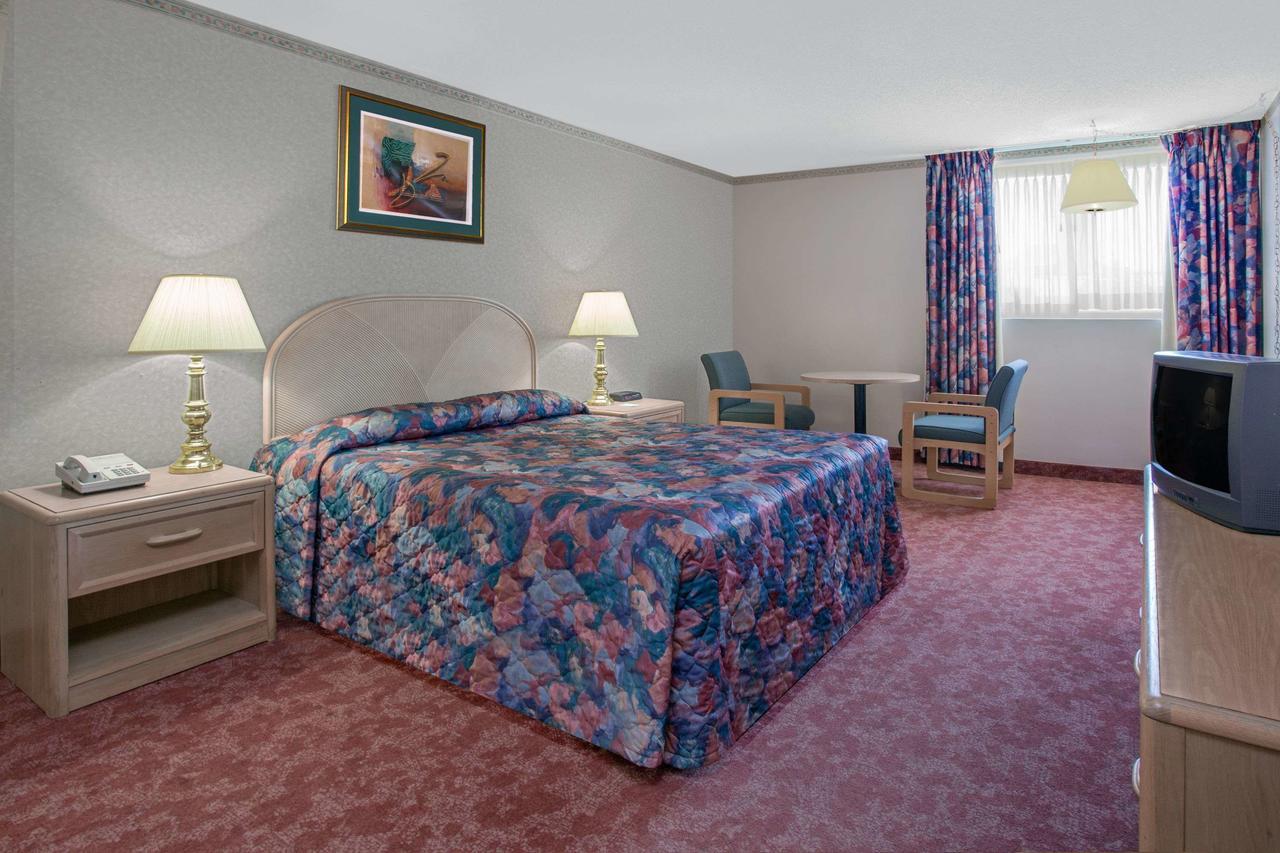 Empire Inn Brandon Bagian luar foto