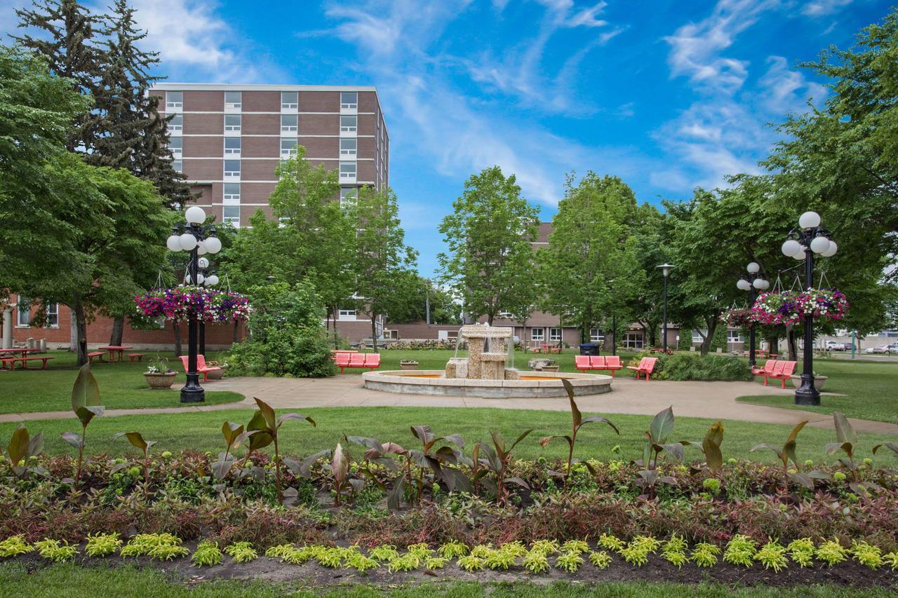 Empire Inn Brandon Bagian luar foto