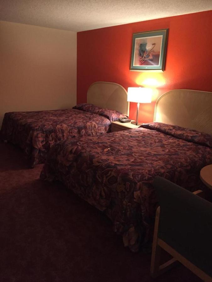 Empire Inn Brandon Bagian luar foto